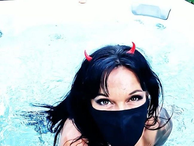 Download: MissLilithD - Im Whirlpool mit Lilith