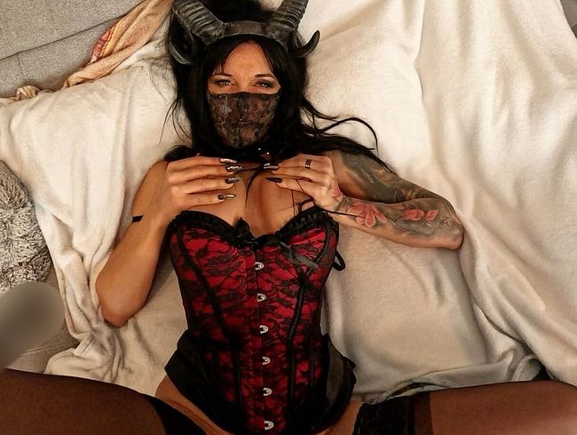 Download: MissLilithD - Lilith braucht einen dicken Schwanz zum spritzen. GANZ LANGES VIDEO