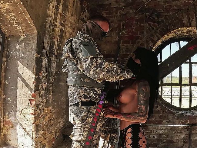 Download: MissLilithD - Drei Loch Fick vom Ranger am Lost Place