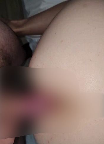 Download: MissNaturPur - Arschspalte mit Sperma