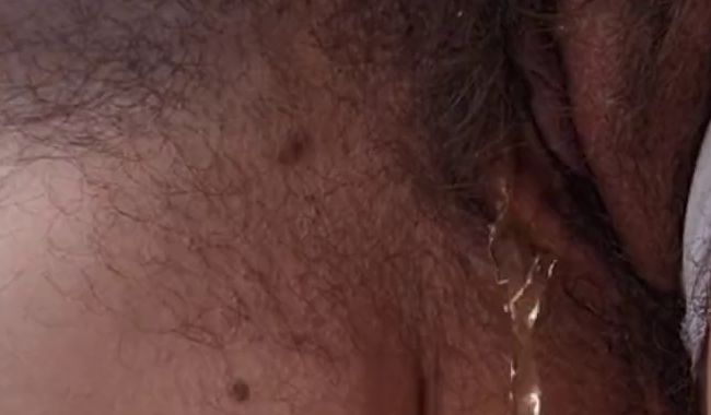 Download: MissNaturPur - Pipi auf dem Balkon!