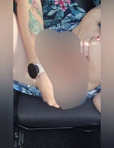 Download: MissNaturPur - Im Auto befriedigt