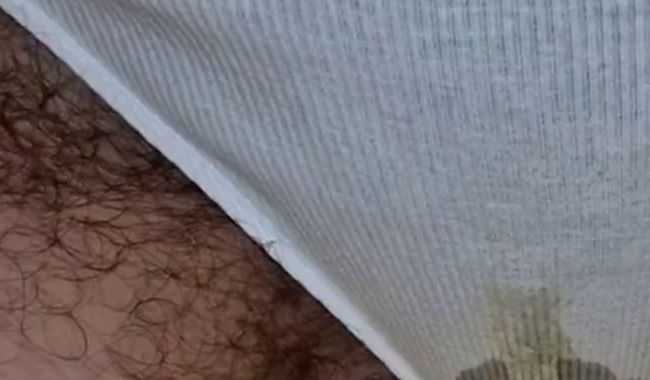 Download: MissNaturPur - Schön durch den gebrauchten Slip gepinkelt