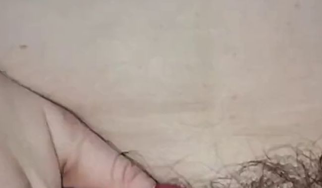 Download: MissNaturPur - Ungewaschene Möse wird vom neuen Vibrator befriedigt und zum Schluss vollgewixxt