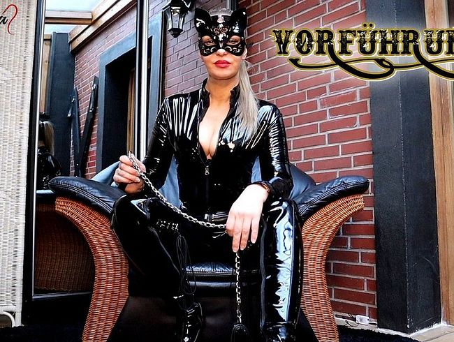 Download: Miss_Mila - Vorführung! Fetisch Masken Party