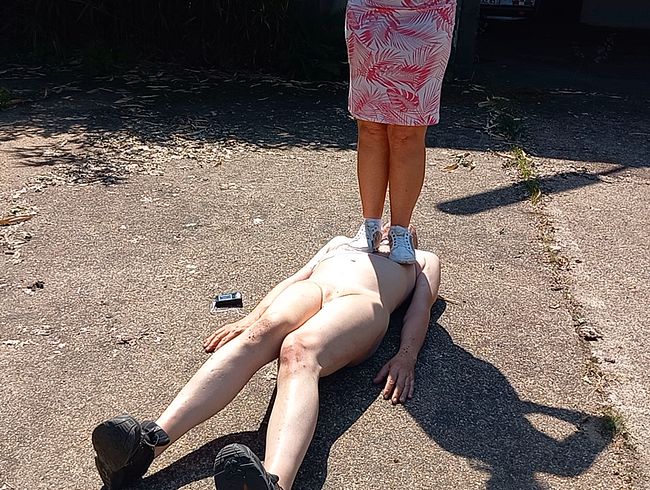 Download: Misstress-Luciana - Bizarrer Spaziergang