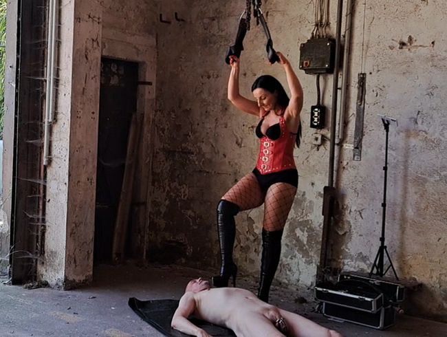 Download: Misstress-Luciana - Zertrampelt