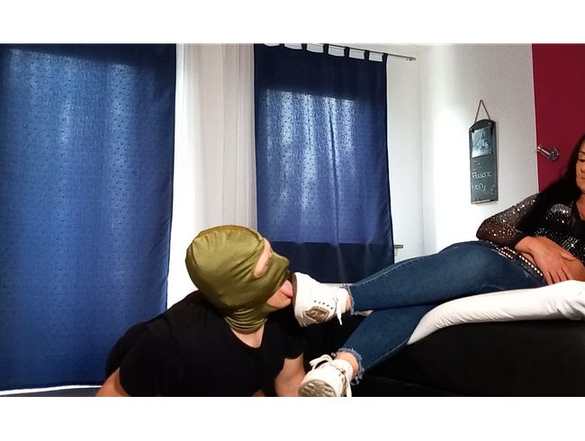 Download: Misstress-Luciana - Leck mir meine Sneakers sauber