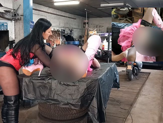 Download: Misstress-Luciana - Mit dem Riesen Spekulum die Arschfotze untersucht