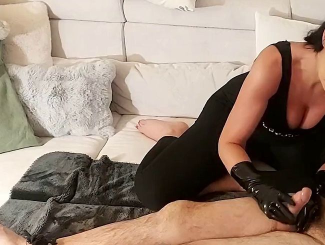 Download: Misstress-Luciana - Abgewichst mit dem Latexhandschuh