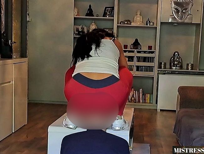 Download: Misstress-Luciana - Spitting and Facesitting with hot Leggings