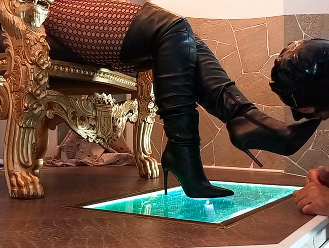 Download: Misstress-Luciana - Make my Boots Clean