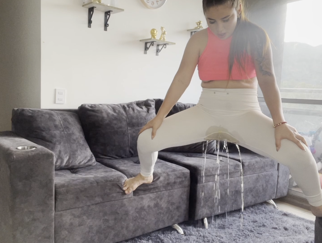 Download: Monita-Caliente - Pisse in Leggins