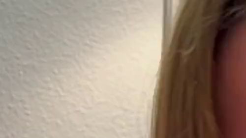 Download: Mountain1988 - Pornostar Maria Gail Raucht und fickt gleichzeitig.