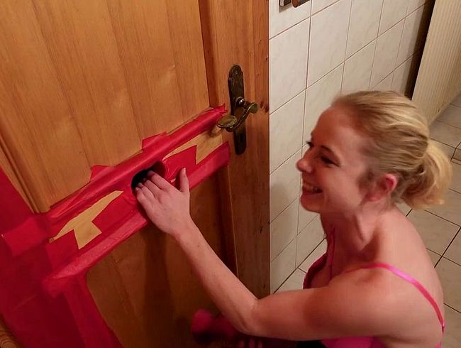 Download: Mountain1988 - Pornostar Mia Glory Hole Action