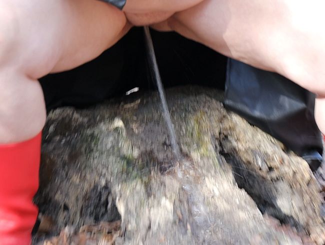 Download: MrsEssen7471 - Wenn man beim Shooting pinkeln muss dann muss es raus