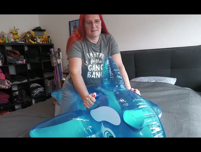 Download: MrsEssen7471 - Etwas Spaß auf einem aufblasbaren Delfin (User Wunsch)