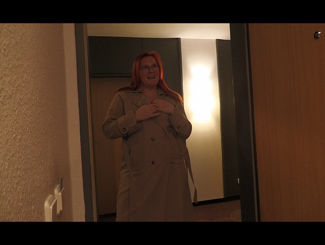 Download: MrsEssen7471 - Wenn ein guter User im Hotel wartet, dann beeile ich mich und zieh nicht viel drunter