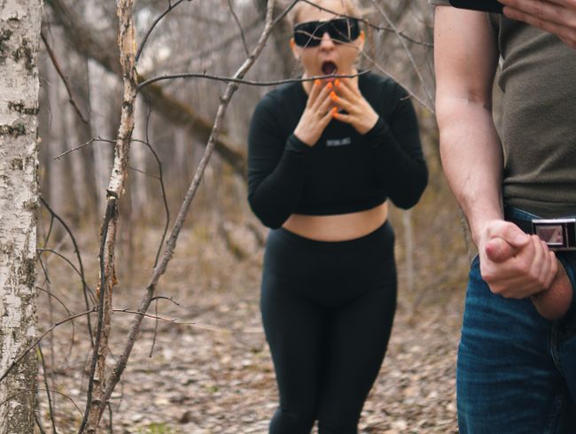 Download: MrsLittleWhore - 467. Exhibitionistin von Sportler erwischt. Wichsen und Ficken im Freien. Ich bin auf ihre schwarzen Leggings gekommen.