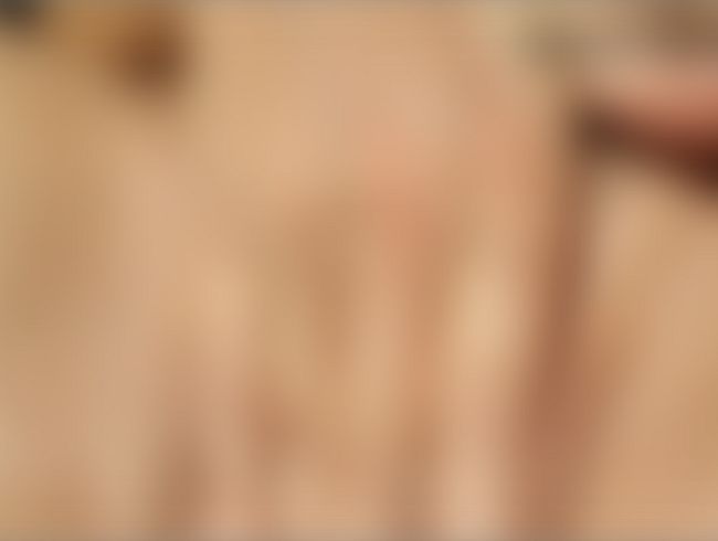 Download: Munichgold - Amateur Close-up Natursekt Spielchen mit meiner öligen haarigen Monster Fotze sexy pee suirt