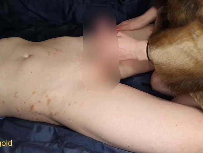 Download: Munichgold - lutscht und fickt ihrem Stiefsohn die Sahne aus dem Schwanz und pisst ihn an