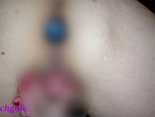 Download: Munichgold - Natursekt ich pinkel Doggy mit Analplug in die Badewanne für NS Liebhaber