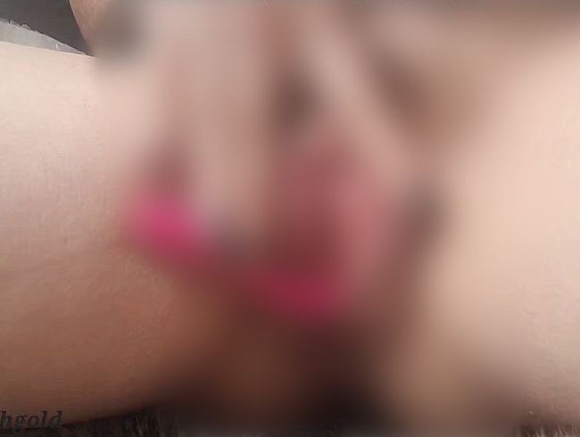 Download: Munichgold - Amateur Close up haariger nasser Pussy Mastrobation mit langen Labien kommt für dich mit creampie