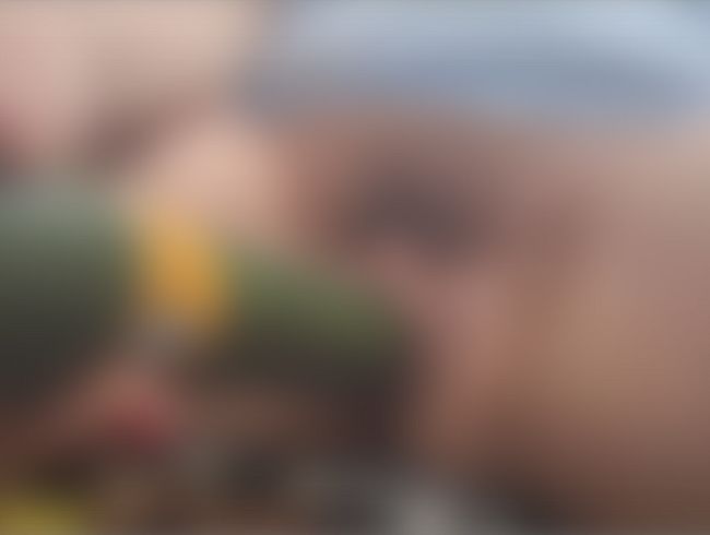 Download: Munichgold - Natursekt Wunschvideo heisse haarige MILF spielt mit einer Gurke und pisst heisser NS Squirt