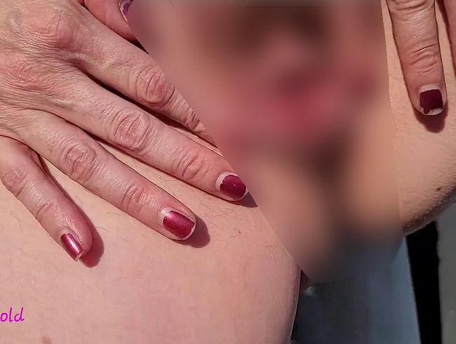 Download: Munichgold - Golden shower wer hat Lust auf Natursekt im Glas auf Eis serviert?