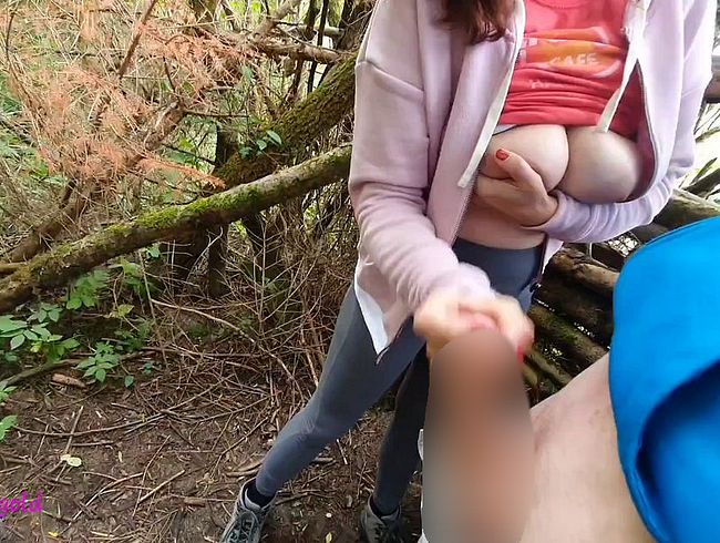 Download: Munichgold - Public Handjob - heisser Blowjob - in den Isar Auen hat uns jemand gesehen?