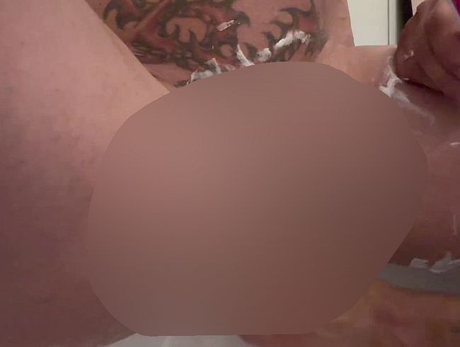 Download: Musclequeen_Diana - Fickloch in der Badewanne rasieren