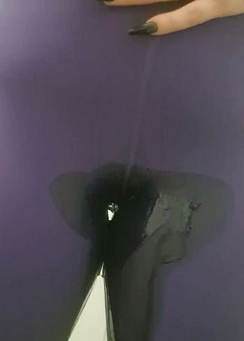 Download: NS-Queen83 - Wie geil... Ich hab heute einfach mal in meine Leggings gepisst. M