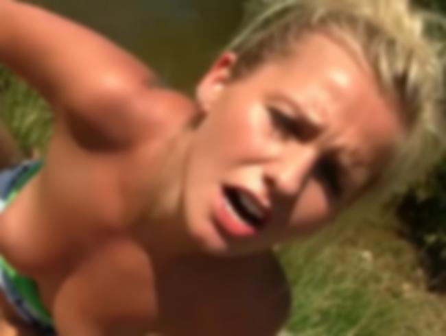 Download: Nachbarsfoetzchen - Ficken, Bumsen, Blasen und alles schön auf den Rasen!!!!