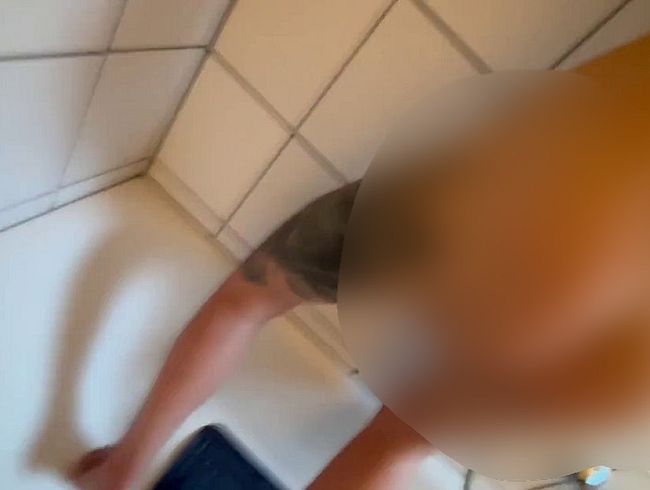 Download: NasseSophie - In der Dusche von meiner Fickmaschine gefickt ???