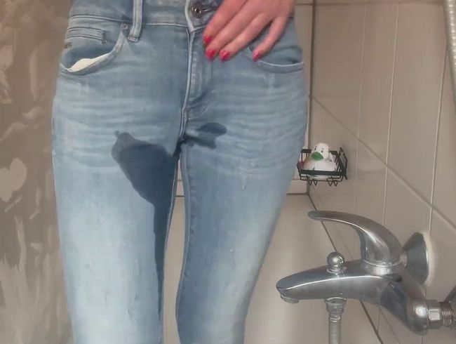 Download: NasseSophie - Wunschvideo! Wie ich in meine Nylonstrumpfhose und Jeans uriniere