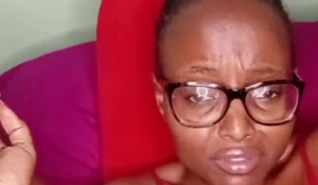 Download: NastyEbony - Lecke meine Säfte von einem 7,5 Zoll Dildo trocken, während ich einen But Plug anhabe