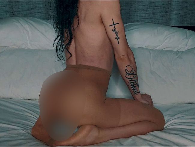 Download: Natalie-Carter - Natalie Carter denkt an explizite Strumpfhosenmasturbation