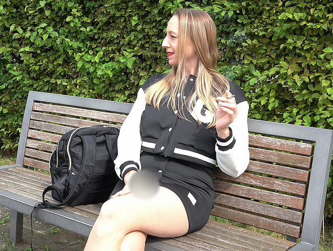 Download: NatalieAlba - Public Smoking