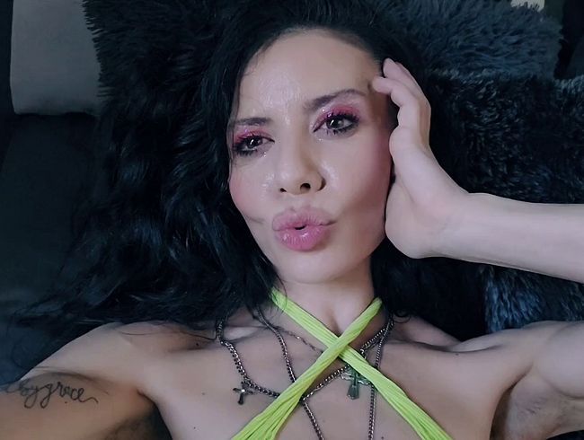 Download: Nataliecarterxx - Natalie Carter, explizite Dildopenetration vor dem Schlafengehen