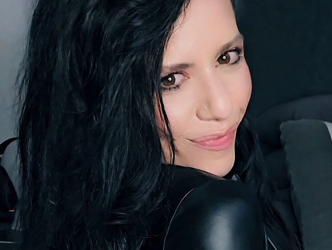 Download: Nataliecarterxx - Natalie Carter, explizite Masturbationssitzung aus schwarzem Latex