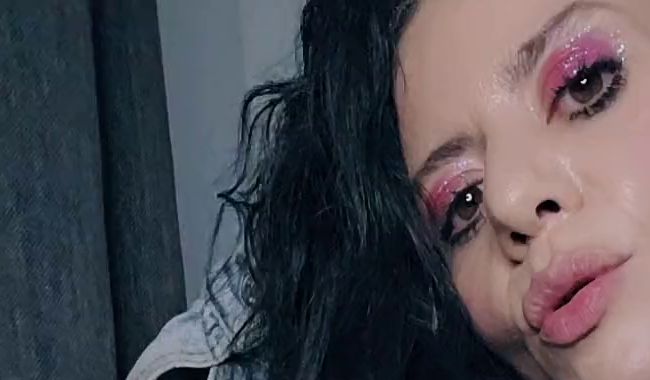 Download: Nataliecarterxx - Natalie Carter Xxx Blaue Jeansjacke entblößt und posiert meine Muschi