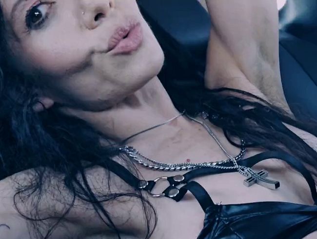 Download: Nataliecarterxx - Natalie Carter 4K, explizite Masturbation im Auto mit fetter Ledermuschi