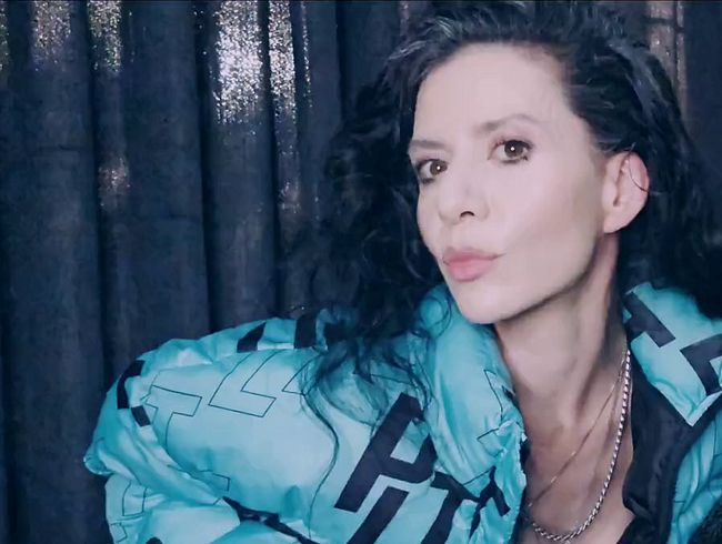 Download: Nataliecarterxx - Natalie Carter 4K Explizite Bomberjacke, rasierte Muschi, Masturbation