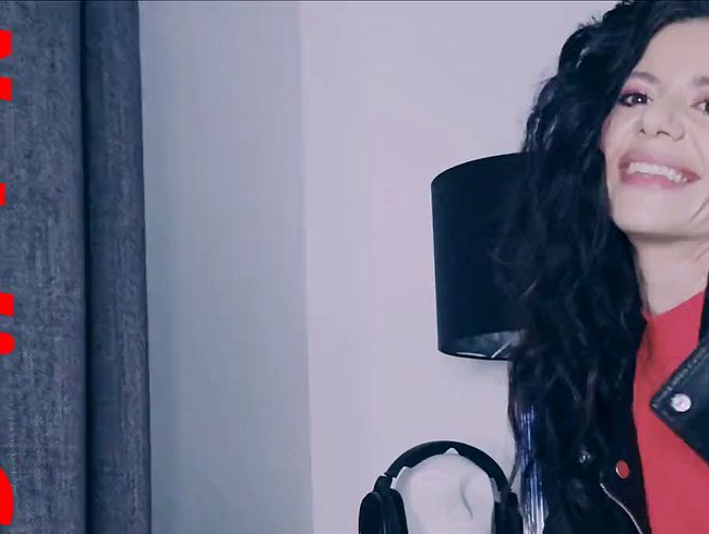 Download: Nataliecarterxx - Natalie Carter 4K Explizite Lederjacke und schwarze Stiefel Dildo Penetration