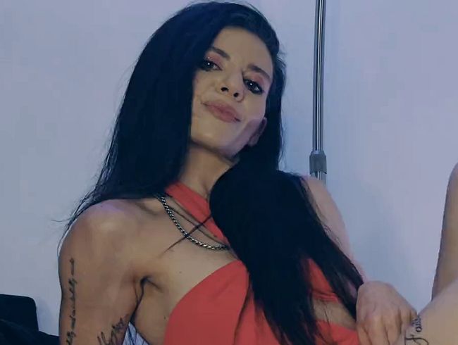 Download: Nataliecarterxx - Natalie Carter 4K, explizite Dildopenetration und Masturbation im roten Kleid