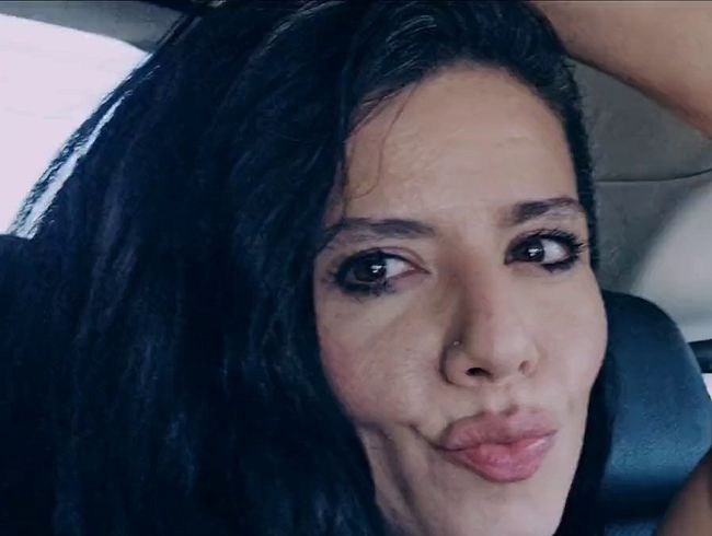 Download: Nataliecarterxx - Natalie Carter denkt nach: Explizite Masturbation während einer Autofahrt