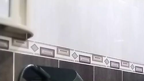 Download: NatashaBlack - Während ich mit meinem Nutzer in meinem Badezimmer meine Show genoss, trank ich aus der Toilette.