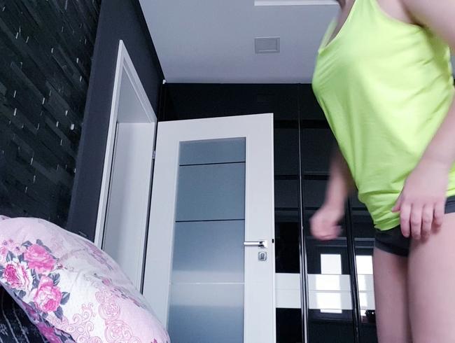 Download: NayanTeen - Juicy pussy fucks Hard Pillow Humping to a loud orgasm!!