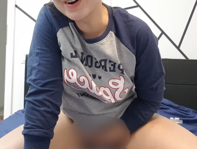 Download: NayanTeen - Schönes Mädchen masturbiert, während niemand zu Hause ist, ihre enge, feuchte Muschi!