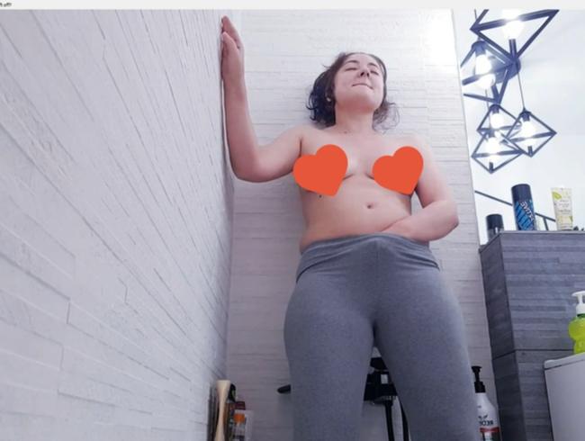 Download: NayanTeen - Ich war so geil und habe heimlich in meinen Leggings im Badezimmer des Freundes meines Vaters gespritzt